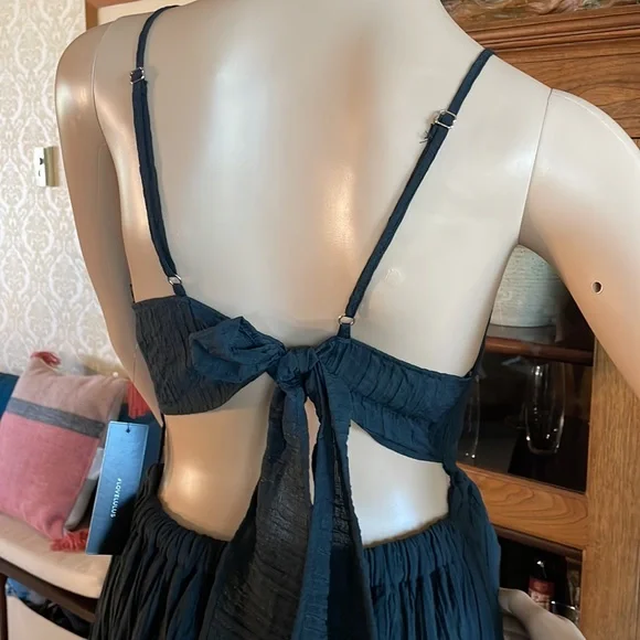 Incredible black crinkle look cut out maxi - Picture 4 of 7